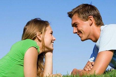 Почему говорят, что девушки любят ушами